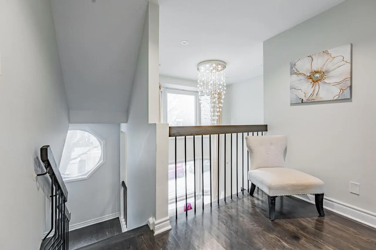 アパート Lovely Property In Downtown Core トロント